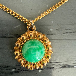 Fashion Jewelry Women's Gold Tone Green Stone Pendant Necklace